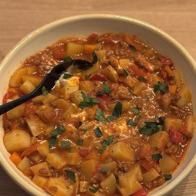 Bauerneintopf mit Kartoffeln, Karotten und Petersilie