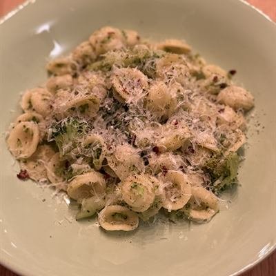 Orecchiette mit Brokkoli und Parmesan
