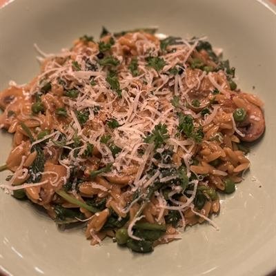 Orzo mit Champignons, Spinat, Parmesan und Petersilie
